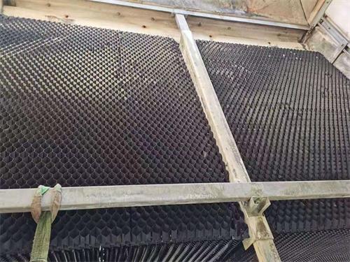 深圳招商銀行研發(fā)中心冷卻塔填料更換、底盤(pán)漏水補(bǔ)漏